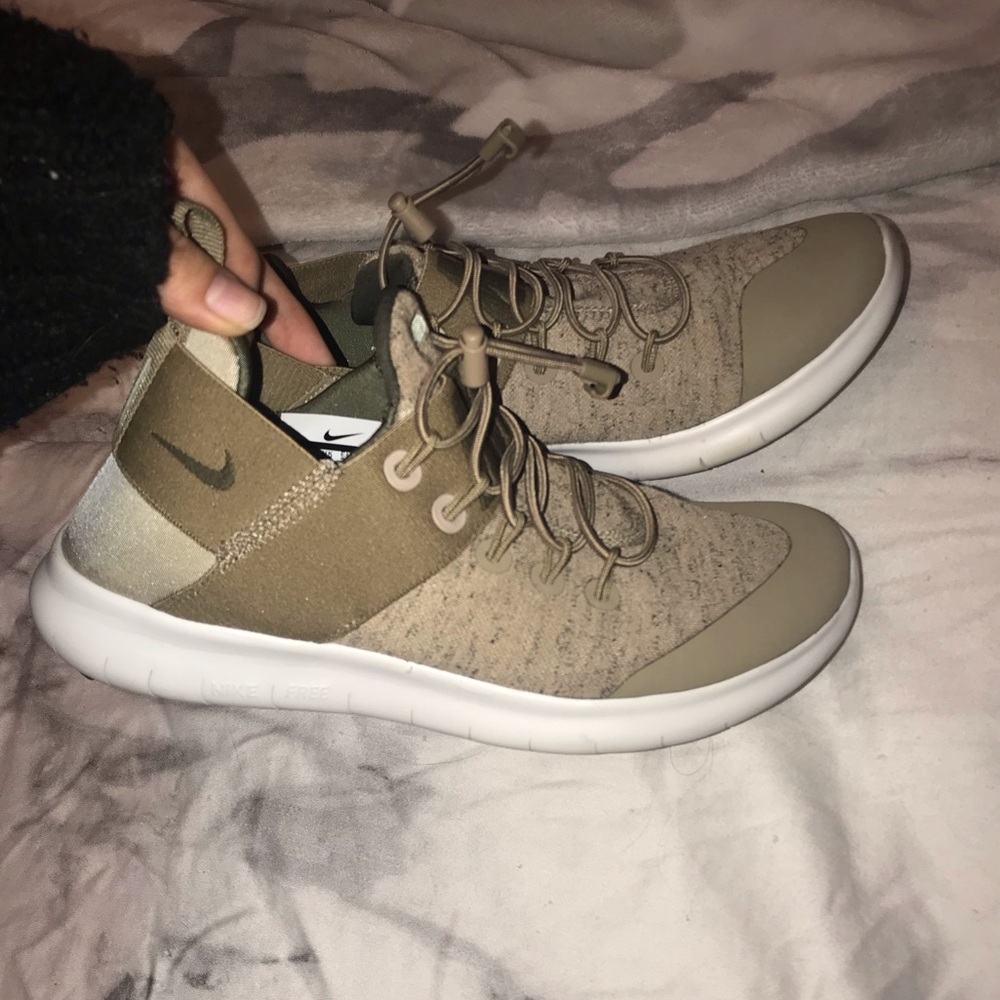 Nike woman’s sneakers, army green